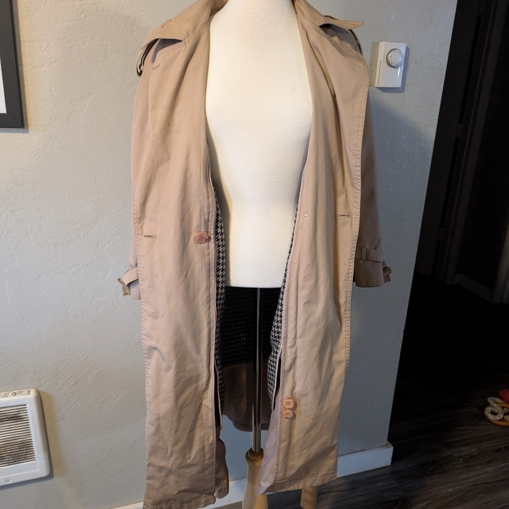 Classic Beige minimalist womens Trench Coat size Small